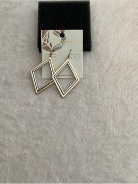 Pomina Gold Open Diamond-Shaped Drop Earrings